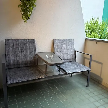 Helle 2-zimmer-wohnung Mit Modernem Design Lägenhet